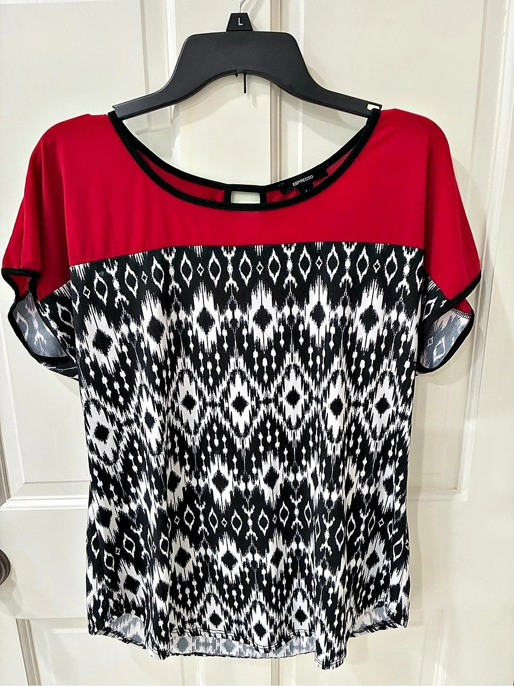 Espresso Geometric Blouse in Red & Black Size Large Like New